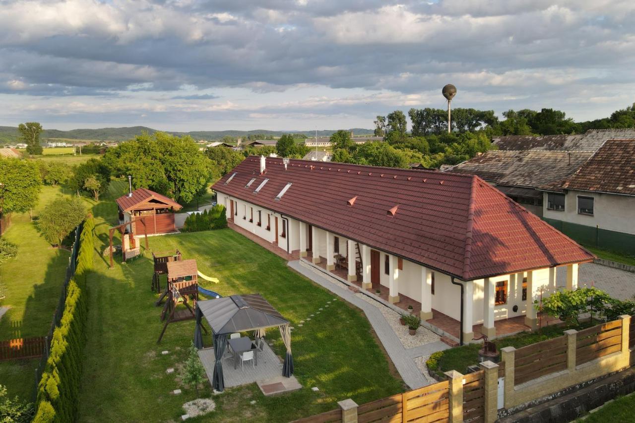 Farmaobeckov Sk Apartamento Exterior foto