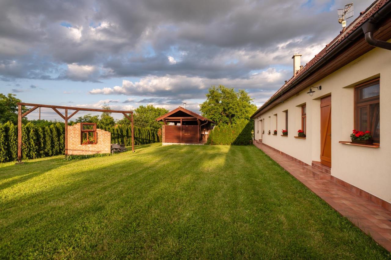 Farmaobeckov Sk Apartamento Exterior foto